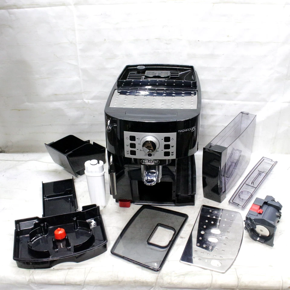 Cafetera espresso capuchino DeLonghi Magnifica XS ECAM22110SB grano a taza Foto 1 de 4