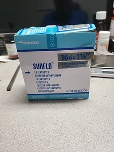 Sureflo IV Catheter SR-OX16332CA 16G X 1.25" Exp 12/31/2026 - Picture 1 of 7