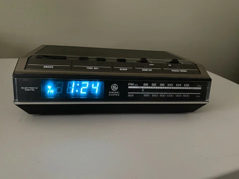 Vtg 1980s GE 7-4642A  AM/FM FLUORESCENT Blue Green DISPLAY DIGITAL CLOCK RADIO Cover