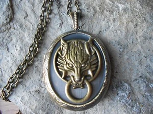 BRONZE WOLF LOCKET - WOLVES HEAD ANTIQUE BRONZE, QUALITY, UNIQUE - Picture 1 of 4