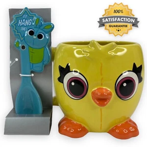 ORIGINAL Juego de Tazas y Cuchara de Personajes de Pato y Conejo de Disney Pixar - Toy Story 4 NUEVO - Imagen 1 de 20