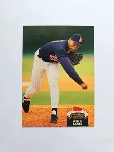 Willie Banks 1992 Topps Stadium Club #321 Minnesota Twins Baseball Card - Picture 1 of 2