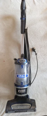 Shark NV601UKT Lift-Away True Pet Bagless Vacuum Cleaner - Serviced - Image 1 of 4