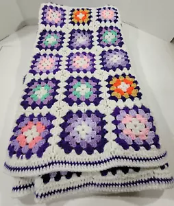 Vintage Granny Square gehäkelte afghanische Handarbeit Überwurf Decke lila weiß 68x46 - Bild 1 von 9