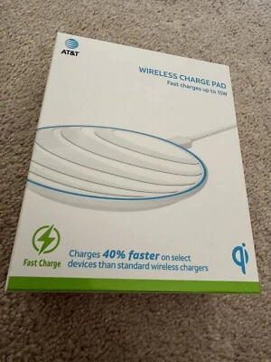 Беспроводная зарядная подушка AT&T Fast Charge 3.0 10 Вт для телефонов iPhone и Galaxy - Изображение 1 из 3