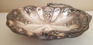 VTG Roger Smith & Co 300 Silver Plate Repousse Floral Footed Bridal Basket - Picture 1 of 9