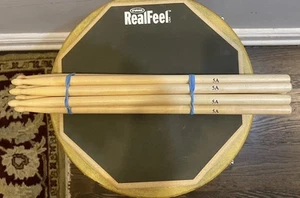 Evans REAL FEEL 12” practice pad + 5 Pair 5A Drum Sticks Excellent Condition Gum - Picture 1 of 5