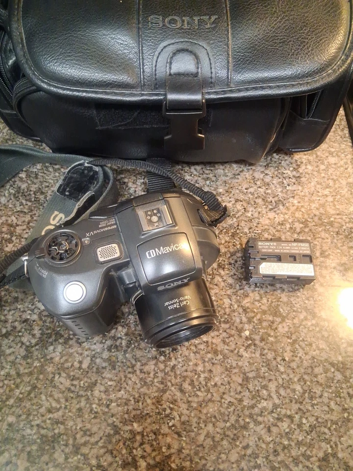 Sony Mavica MVC-CD500 5.0MP Digital Camera - Black - Image 1 of 4