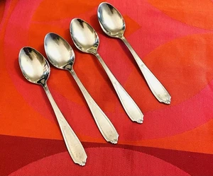 Farberware Casselbury Indonesia 13% Chrome  4- Teaspoons 6 3/8" - Picture 1 of 5