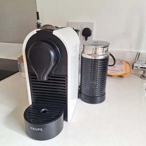Krups Nespresso Kaffeemaschine mit Milchaufschäumer - Bild 1 von 5