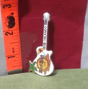 HARD ROCK CAFE klassisches Logo Pinback Orlando Gitarrenlogo Palme Restaurant - Bild 1 von 3