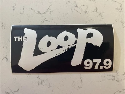 97.9 The Loop (Chicago) pegatina de parachoques, negra con logotipo blanco Foto 1 de 2