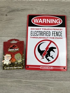 Jurassic World Recinzione Elettrificata Raptor Cartello Avvertimento 8x6 Spille METALLO e Smalto - Foto 1 di 3