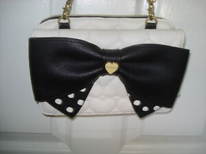 nwot vtg Betsey Johnson quilted hearts big black bowtie crossbody / clutch exc!