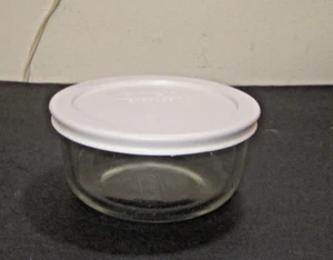 PYREX Round Glass Storage Container 2 Cups 470 mL with NEW Pyrex Lid - Picture 1 of 3
