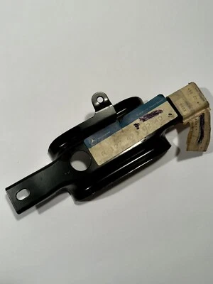 SOPORTE ESCAPE OEM 1973-81 MERCEDES 450SLC 350SL SLC R107 C107 1074900240 Foto 1 de 4