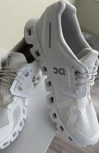 Authentic On Cloud 5 Damenschuhe dreifach weiß ungefärbt weiß/weiß Größe 8 M - Bild 1 von 8