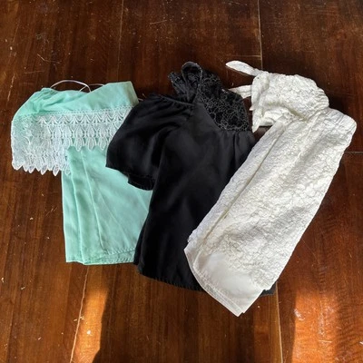 Lote de 3 Top Fuera del Hombro Talla S, Aqua Fiesta, Negro, Blanco Tal cual Foto 1 de 4