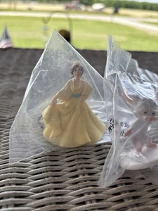 Anastasia & Bartok NEW 20th Century Fox 1997 Yellow Gown Anya 3" Action Figure - Picture 1 of 13