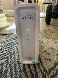 ARRIS Surfboard SB8200 Cable Modem Gigabit DOCSIS 3.1 - Photo 1/4