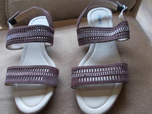 BNWOT - BATA SUEDE WEDGE SANDALS - - SIZE 8 - Picture 1 of 2