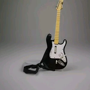Wii Rock Band Wireless Fender Harmonix Stratocaster Guitar 19091 With Games RB - Picture 1 of 23