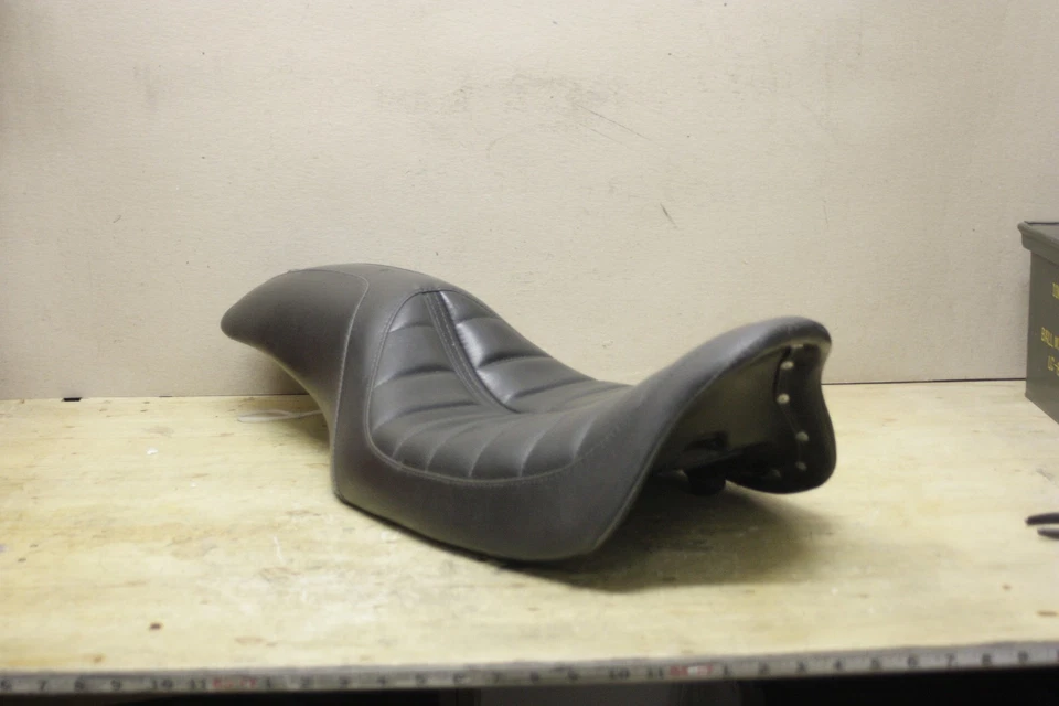 ROLAND SANDS DESIGN - 76902 - Asiento 2-Up Enzo, Negro Foto 1 de 4