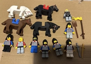 Minifiguras LEGO Castle Knights de colección + (paquete de armas de caballos) SIN PLACA BASE - Imagen 1 de 10