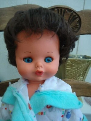 POUPEE FURGA NUMEROTEE 13601 DE 36 CM BRUNE AUX YEUX BLEUS - Photo 1/4