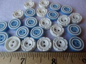 SWEET LOT WHITE & BLUE VINTAGE BUTTONS Flower & Circle - Picture 1 of 2