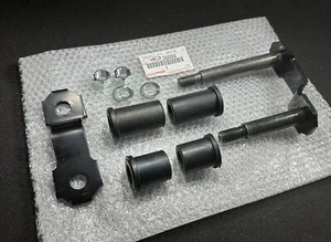 84 - 86 TOYOTA 4RUNNER FRONT LEAF SPRING BUSHING SHACKLE KIT OEM NEW - Picture 1 of 3