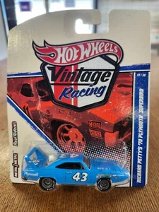 2011 Hot Wheels Vintage Racing #23/30 Richard Petty's 1971 Plymouth Superbird - Picture 1 of 3