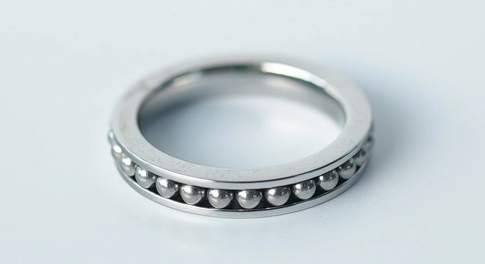 Anillo inquieto para ansiedad y TDAH | Anillo de movimiento ultra delgado Foto 1 de 4