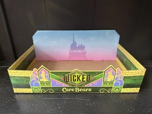 Wicked Movie X Care Bears Funsize Peluche Cartone Espositore Solo 8"x14" - Foto 1 di 13