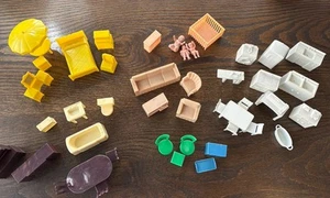 Lote de muebles de plástico vintage para casa de muñecas 45 piezas - Imagen 1 de 13