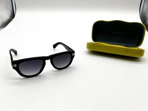 Gucci GG1518S Black and Silver Unisex Sleek Summer Sunglasses - Picture 1 of 7