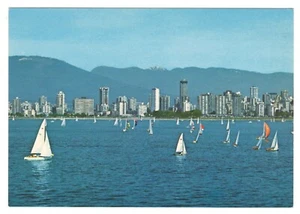 Vintage Vancouver English Bay Segelboote Skyline Postkarte British Columbia nicht verschickt - Bild 1 von 2