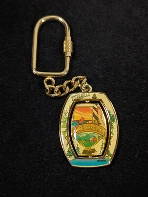 Llavero recuerdo de Carolina del Norte tono dorado Lighthouse Traub Co Foto 1 de 4