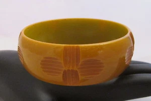 Brazalete Brazalete Baquelita Vintage Tallado Profundo Cuatro Hojas Trébol Guisante Verde Marrón - Imagen 1 de 5