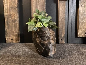 Plantador Spiderman dorado finlandés - Imagen 1 de 4