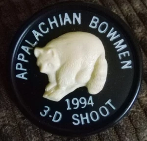 Pin de plástico duro Appalachian Bowmen 3-D Shoot 1994 - Imagen 1 de 2