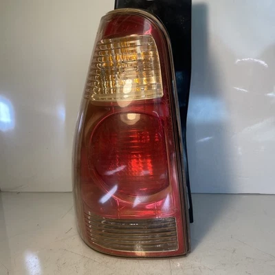 Luz trasera lateral del conductor Toyota 4runner 2003-2005 OEM CC0-J68 Foto 1 de 4