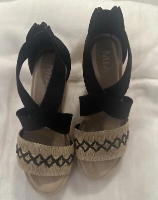 Zapatos Mia Talla 6 Cuña Sandalia Plataformas Negro y Beige Cremallera Espalda Plataformas Nuevos Foto 1 de 4