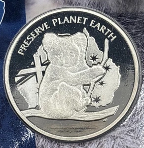 Moneda de un dólar Pobjoy Mint QEII 2020 Niue Preserve Planet Earth en tarjeta - Imagen 1 de 6