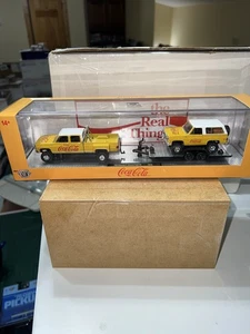Chevy Cheyenne Super 30 1972 M2 Machines Coca-Cola 1:64 y Chevy K5 Blazer 1973 Tw28 - Imagen 1 de 4