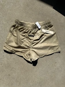 ESSENTIALS Fear Of God Men’s Shorts Size Large Oak Color NWT Authentic - Picture 1 of 3