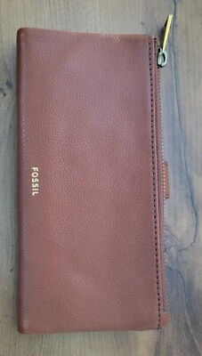 Bolso sin asas Fossil Lainie organizador de cuero marrón con solapa para tarjetas de crédito 8x4 Foto 1 de 4