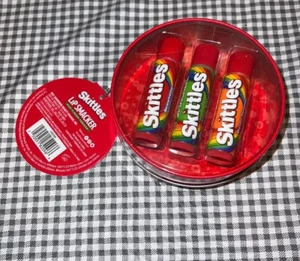 Lip Smacker Skittles 3-Piece Lip Balm Tin Strawberry, Green Apple, Mango Tangelo - Picture 1 of 6