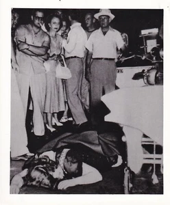 Foto original brillante, segundo estado de una mujer que fue atropellada por un coche - Imagen 1 de 2