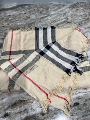 Hermosa bufanda de seda Burberry 78 x 26 ¡IMPRESIONANTE! Foto 1 de 4